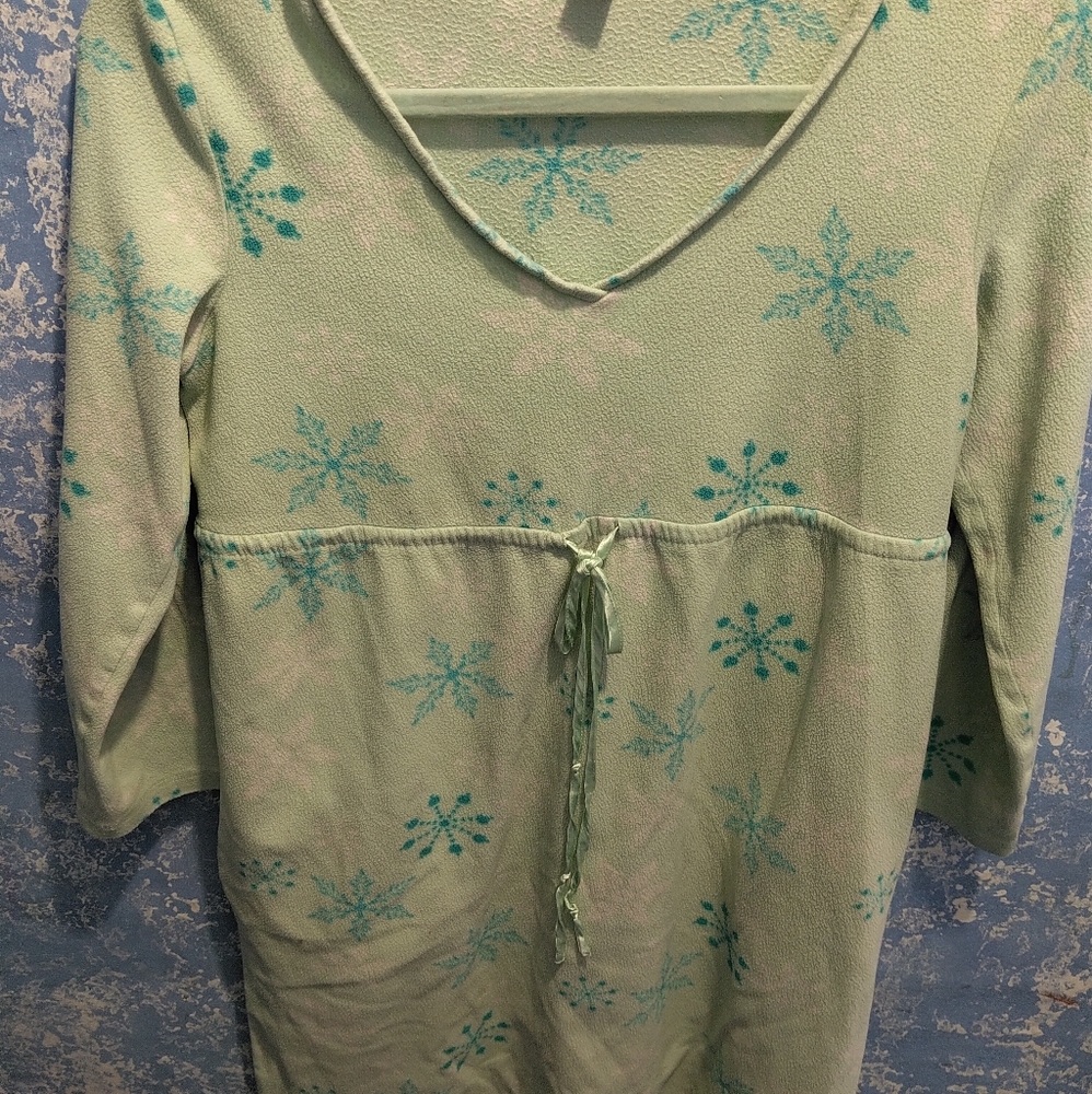 Covington size small mint green with blue snowflakes nightgown